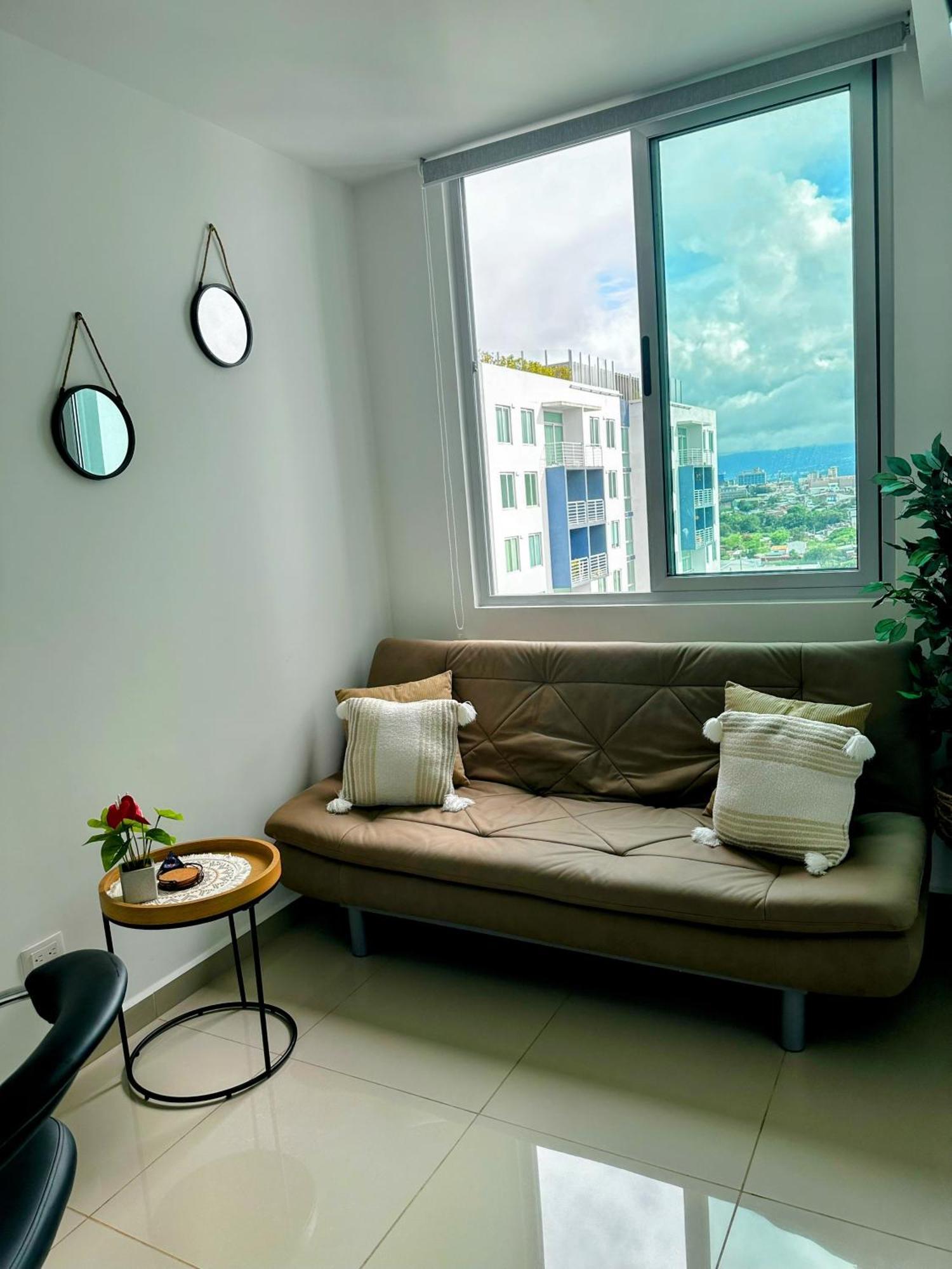 New Luxury 12th Floor