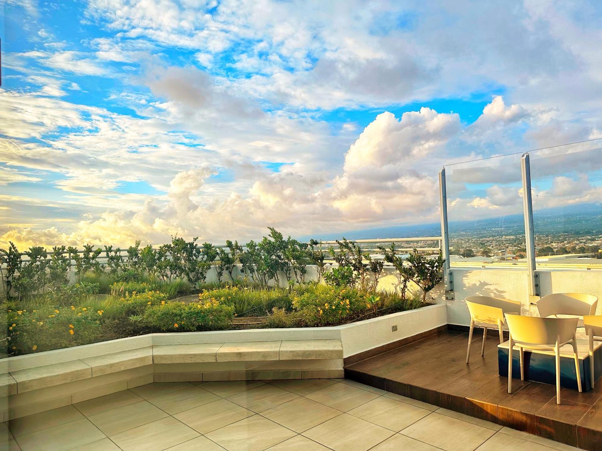 New Luxury 12th Floor Apartment *